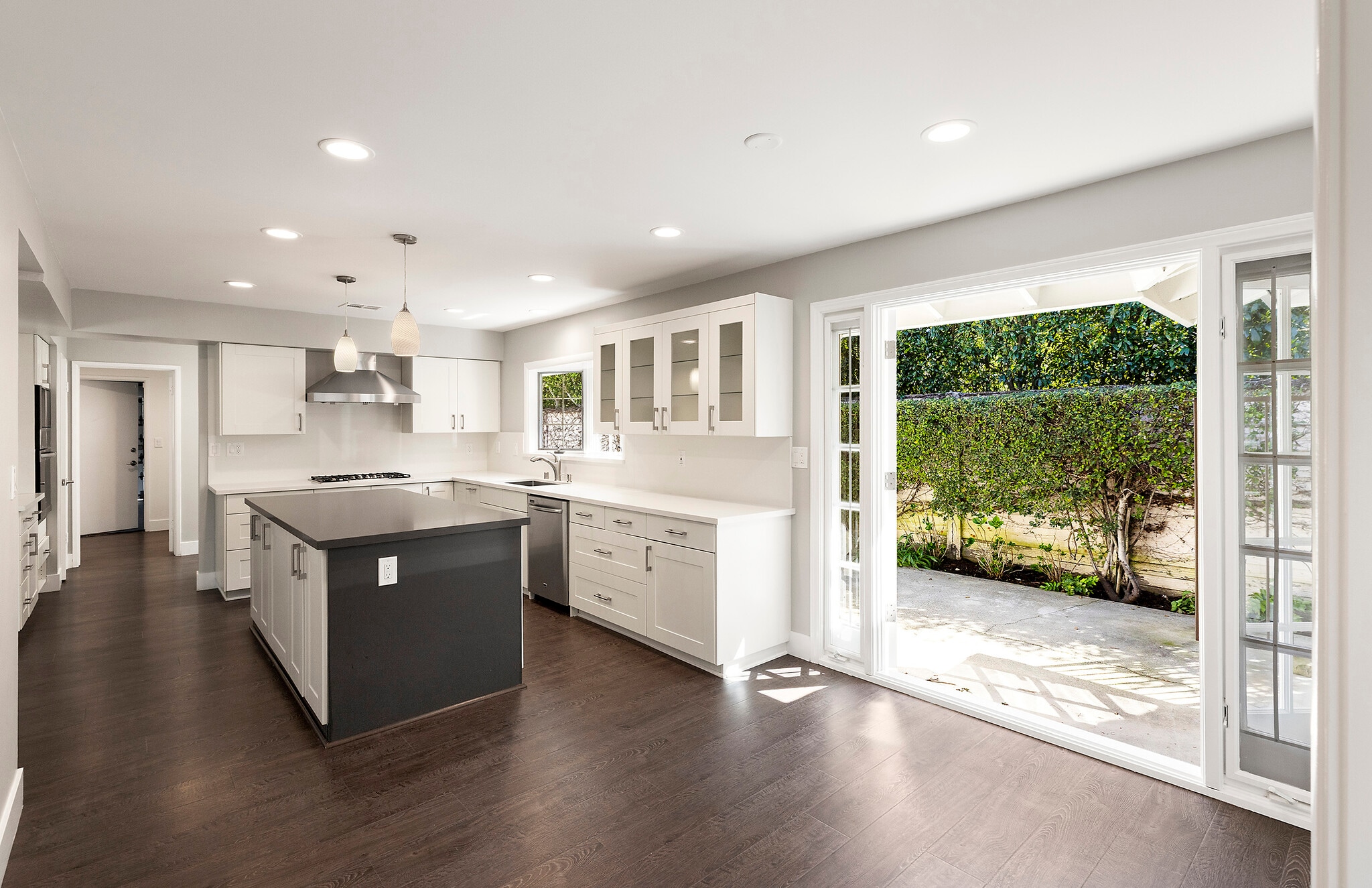 Building Photo - 1901 Altura Dr