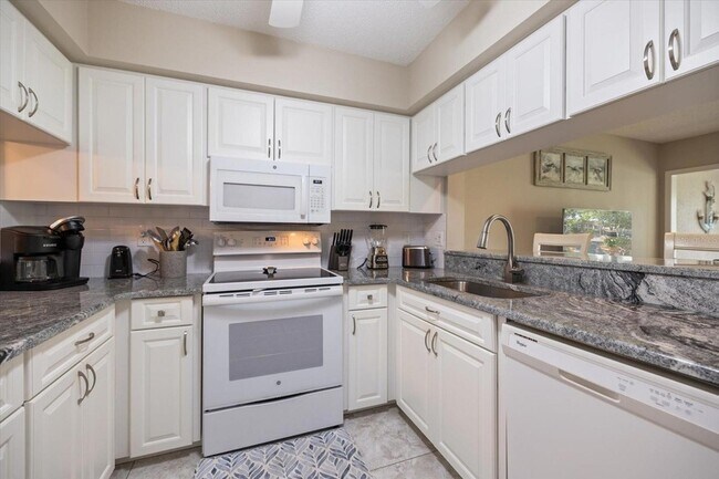 Building Photo - 772 Bird Bay Dr N