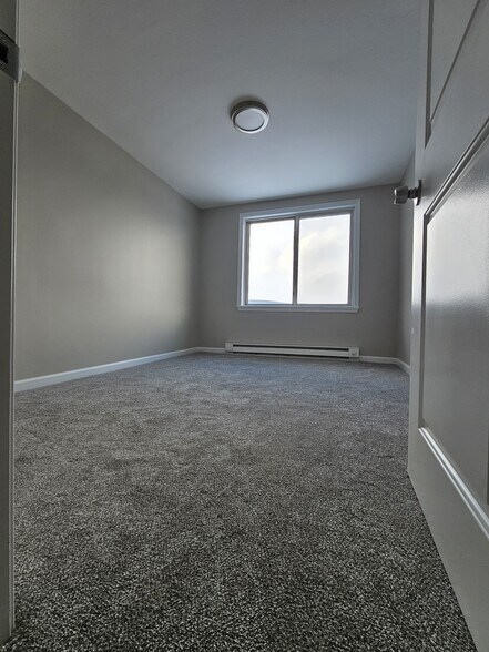 Building Photo - 1338 Main St