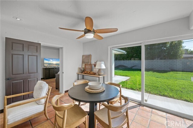 Building Photo - 642 S Mountain View Dr