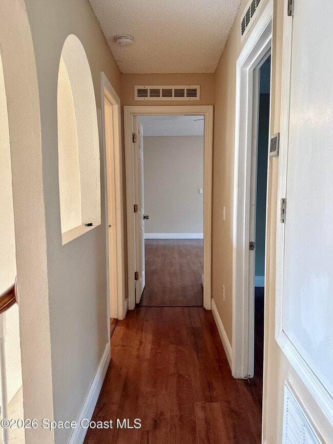 Building Photo - 1718 Sawgrass Dr SW