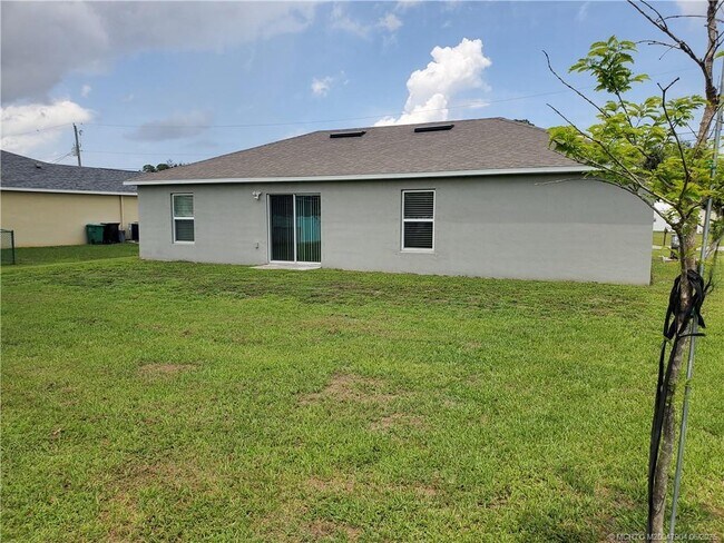 Building Photo - 3150 SW Centamino St