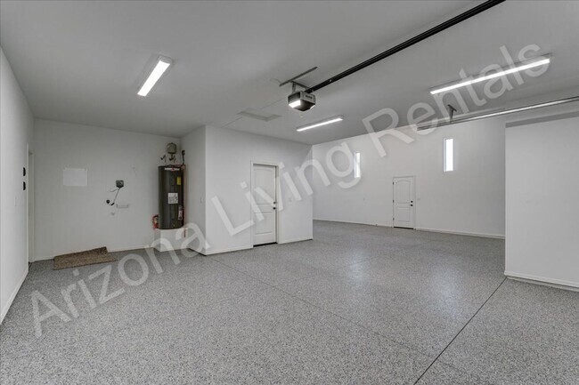 Building Photo - RV GARAGE HOME