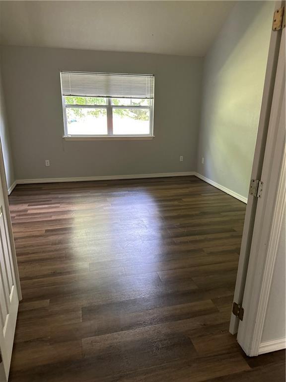 Building Photo - 2010 S Elm St