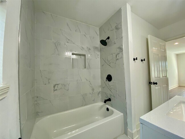 Building Photo - 4963 Culmore Dr
