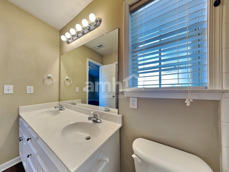 Building Photo - 433 Stoney Run Dr