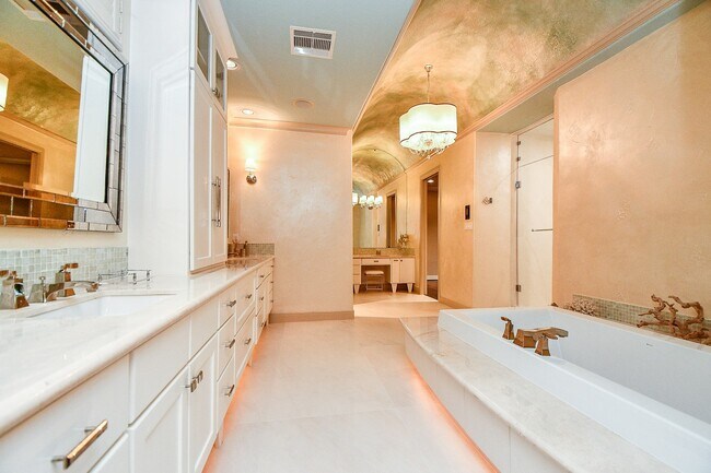 Building Photo - 12316 Oak Bend Cir