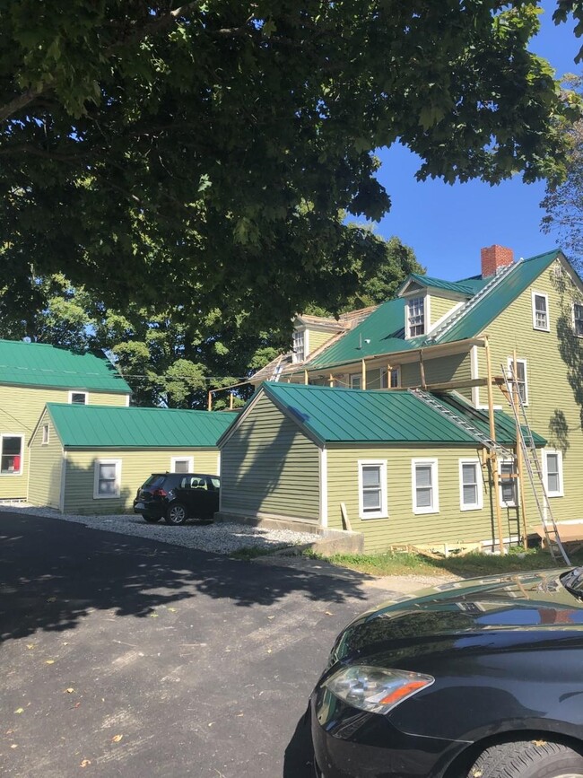 Building Photo - 14 Exeter Rd