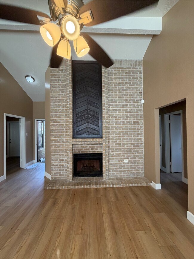 Building Photo - 17219 Foxfield Dr