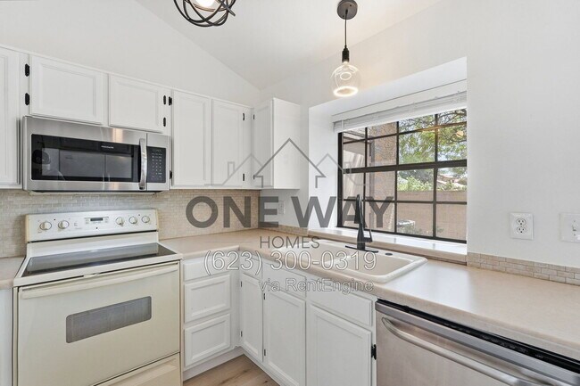 Building Photo - 5704 E Aire Libre Ave