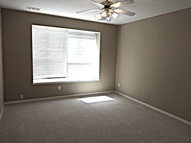 Building Photo - 15303 Baber Ct