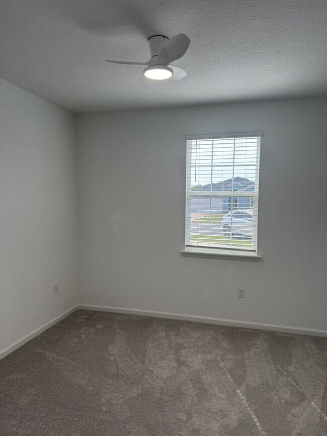 Building Photo - "Spacious 4-Bed Oasis with Granite Finishes & Guest Suite in Jacksonville!"