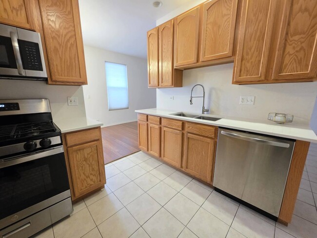 Building Photo - 3996 Blackstone Dr