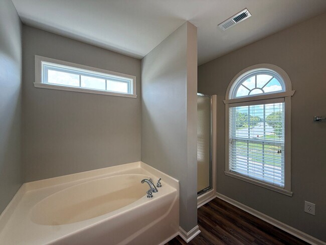 Building Photo - 2403 Mid Salem Dr