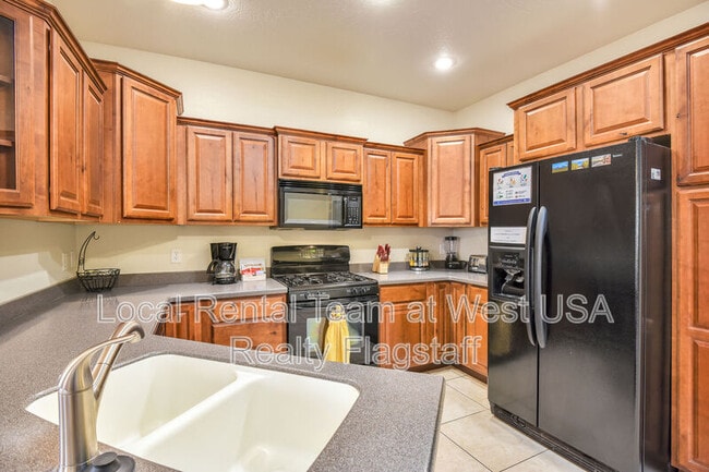Building Photo - 3716 E Jacamar Dr