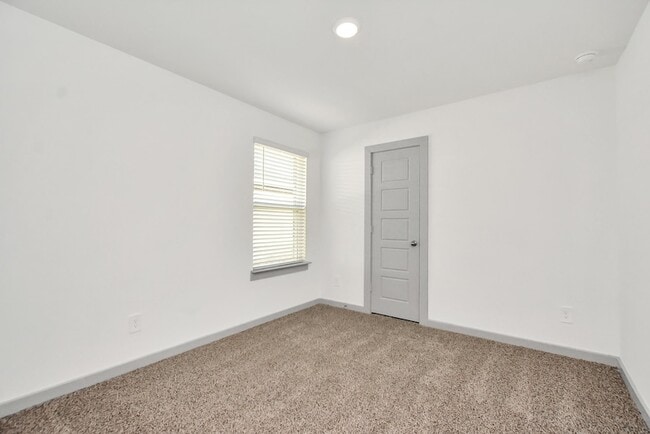 Building Photo - 1114 Hughes Crossing Drive