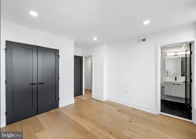 Building Photo - 1800 W Girard Ave