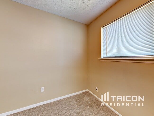 Building Photo - 713 Cavendish Dr