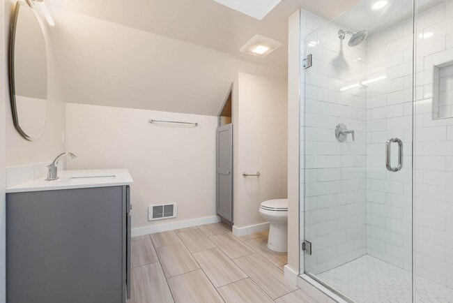 Building Photo - Bright & Spacious Remodeled Home Near Columbia City, Mt. Baker & Lake Washington