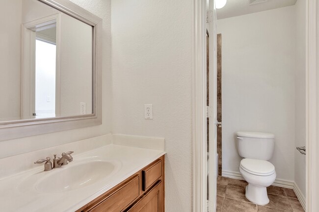 Building Photo - 27 Frontera Cir