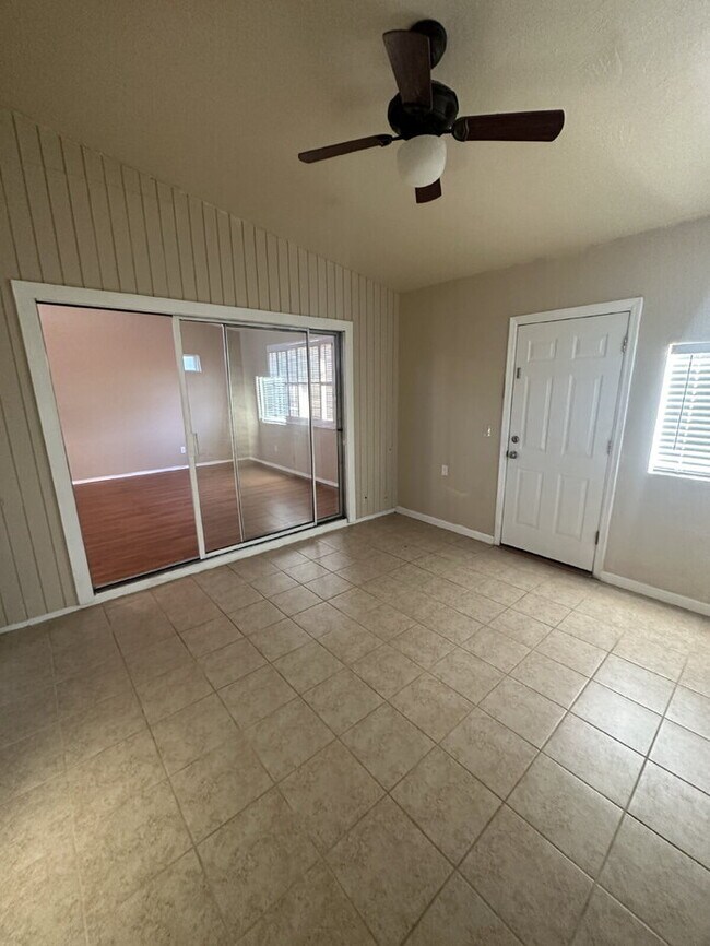 Building Photo - Townhome in non-age restricted area of Green Valley