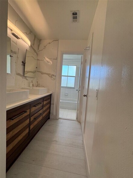 Building Photo - 7481 Santa Monica Dr