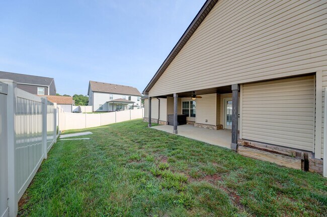 Building Photo - 1008 Meadowview Ln