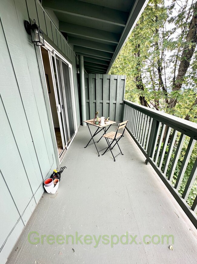 Building Photo - Two bedroom one bathroom condo in Southwes...