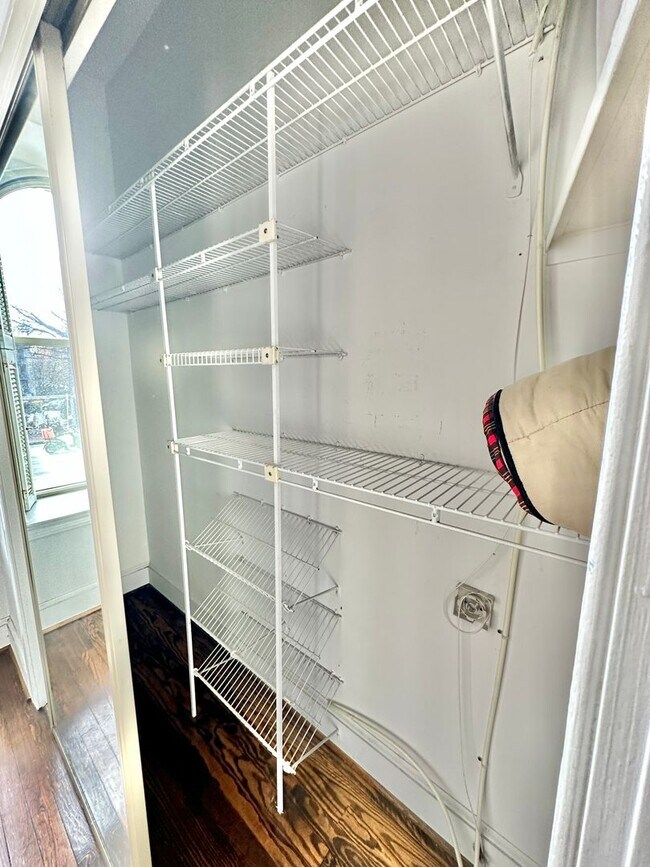 Building Photo - Beautiful Balfour Historic 1 Bedroom Condo 16th & U Street