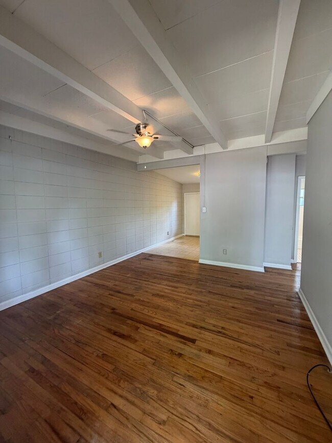 Building Photo - 717 Edgewood St