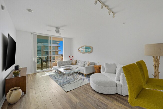 Building Photo - 700 E Boynton Beach Blvd