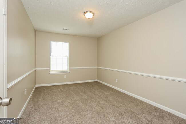 Building Photo - 661 Woodcrest Manor Dr