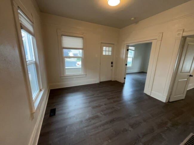 Building Photo - Located within walking distance of Weidner...