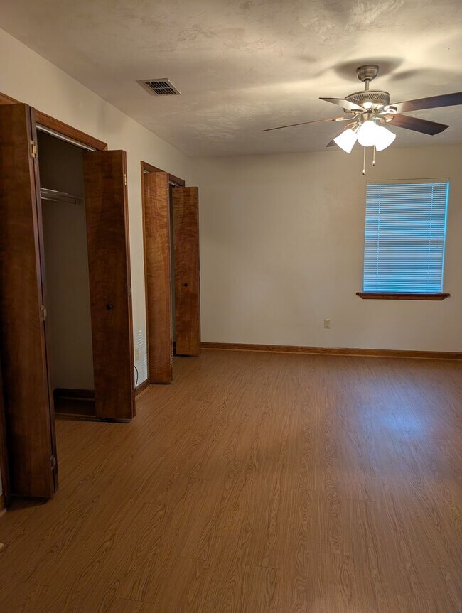 Building Photo - 8790-8793 Louvinia Way