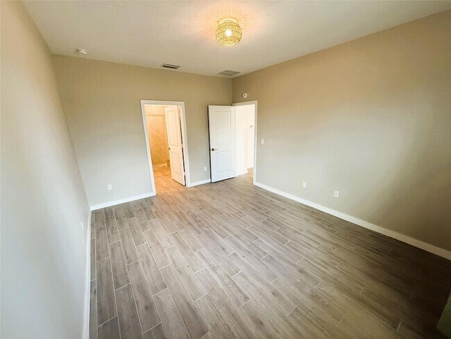 Building Photo - 1704 NE White Pine Terrace