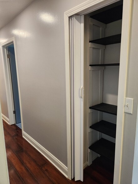 Building Photo - 4779 Columbia Rd