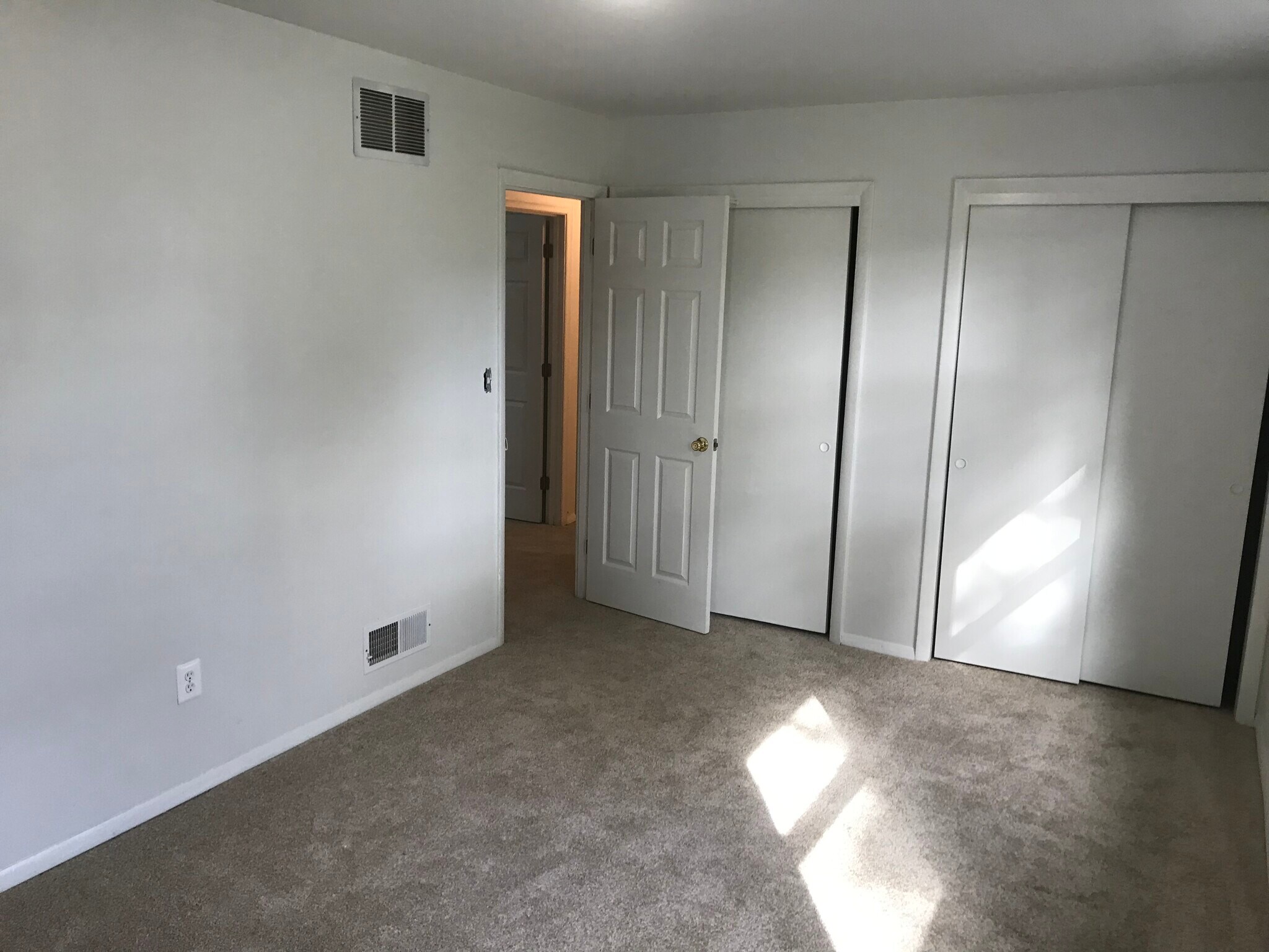 Primary Bedroom - 1001 Jackson Blvd