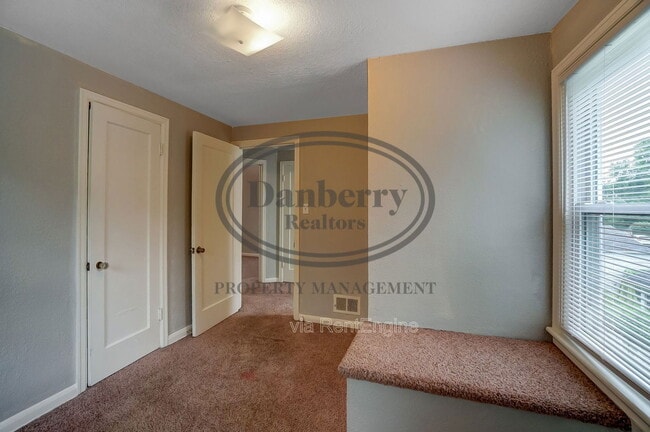 Building Photo - 1017 Searles Rd