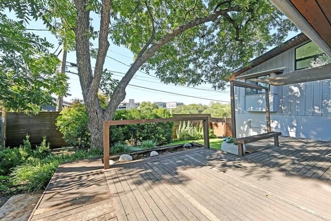 Building Photo - 701 Brownlee Cir