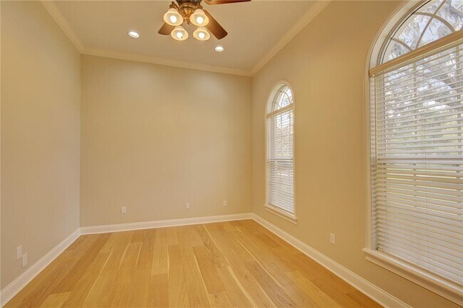 Building Photo - 916 Mills Estate Pl