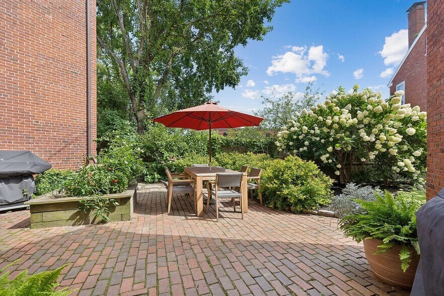 Building Photo - 32 Pleasant St