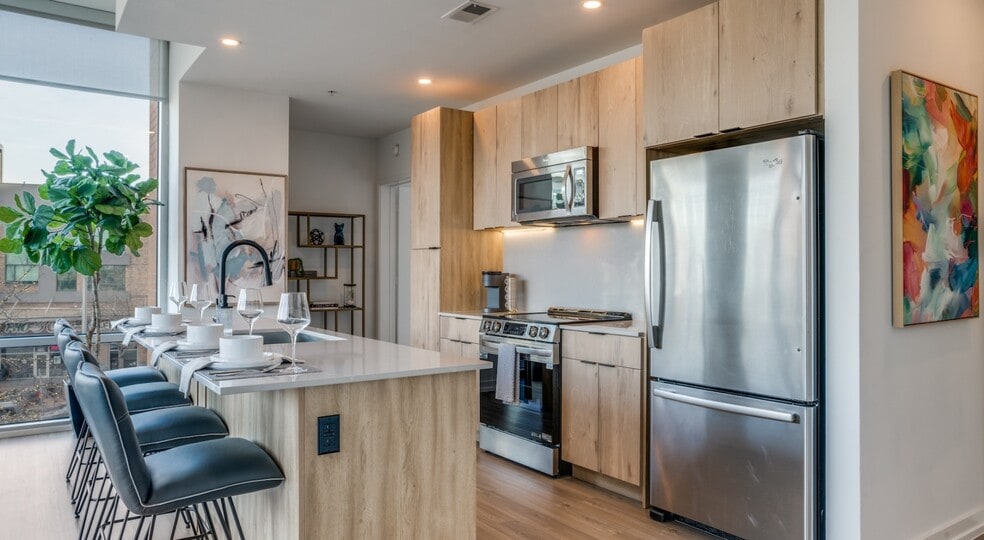 Primary Photo - 3700M