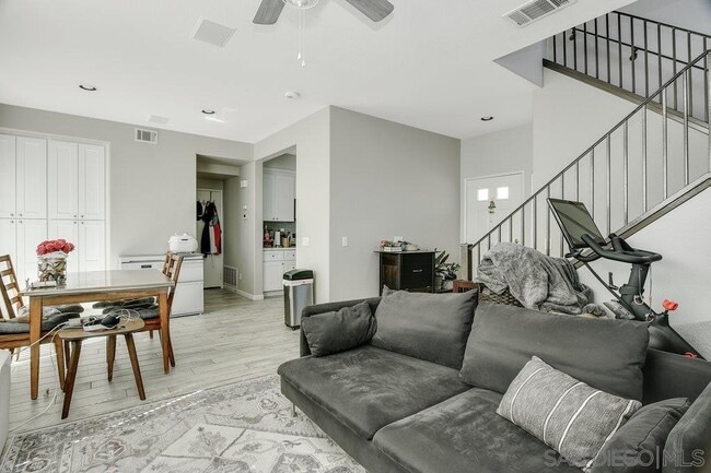 Building Photo - 2811 W Canyon Ave.