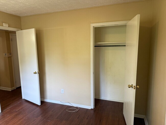 Building Photo - SELF TOURING AVAILABLE - Nice House with F...