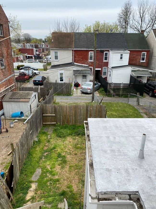 Building Photo - 654.5 Columbia Ave