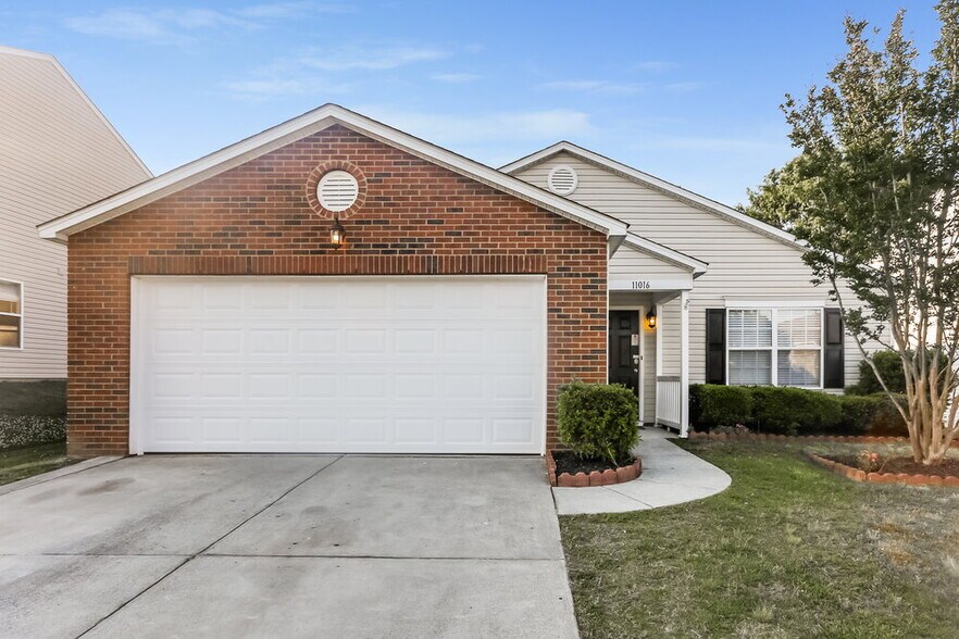 Primary Photo - 11016 Thousand Oaks Dr
