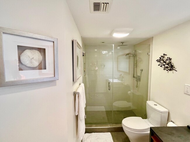 Building Photo - 5510 N Ocean Dr