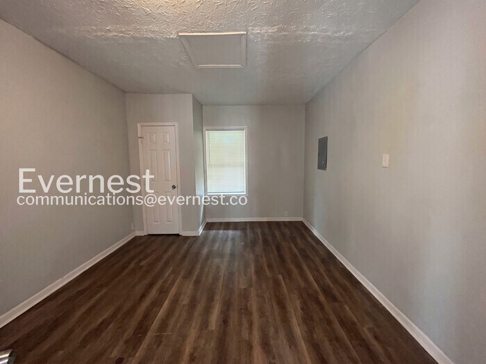 Building Photo - 4435 Lincolndale Dr