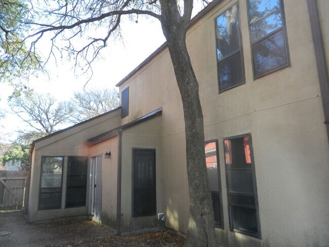 Building Photo - Rooney Properties3 (8607 Fathom Cir)