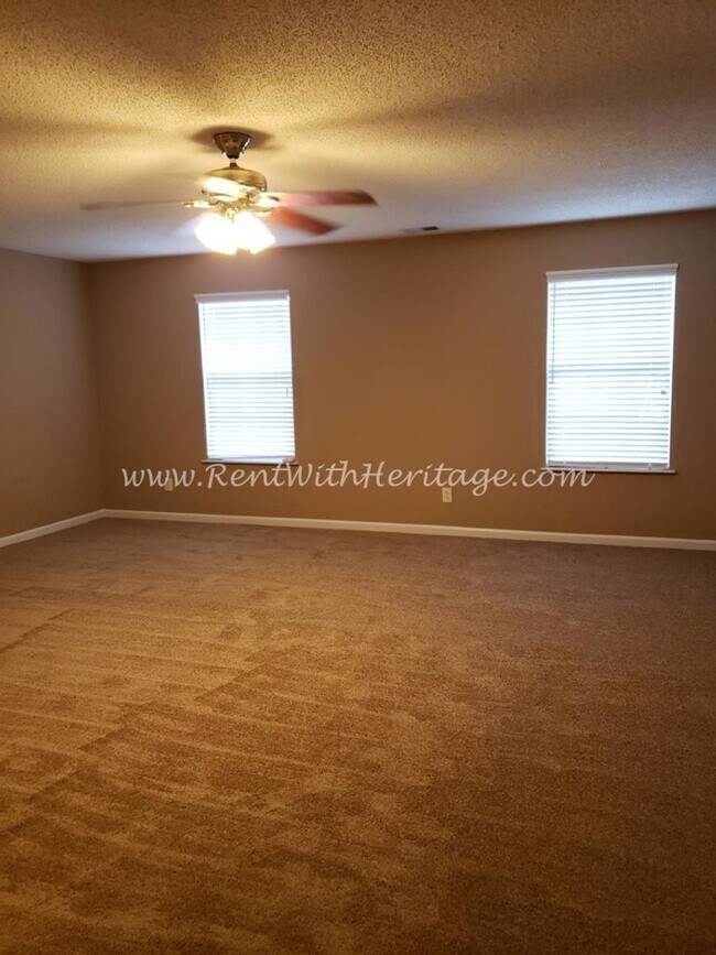 Building Photo - Gorgeous Brick Home with Golf Course / Lake View in Popular Mirror Lake Golf/ Swim / Tennis Subdi...